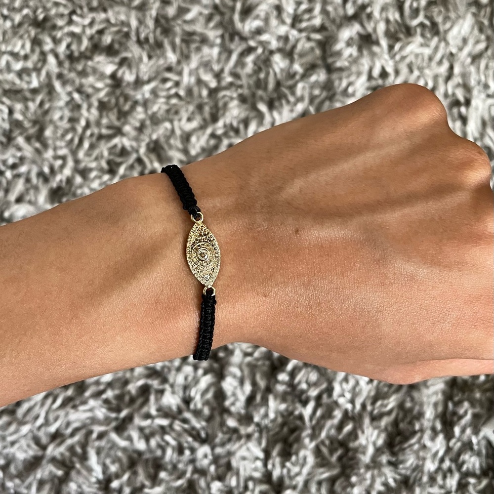 Handmade bracelet with eye shape stone